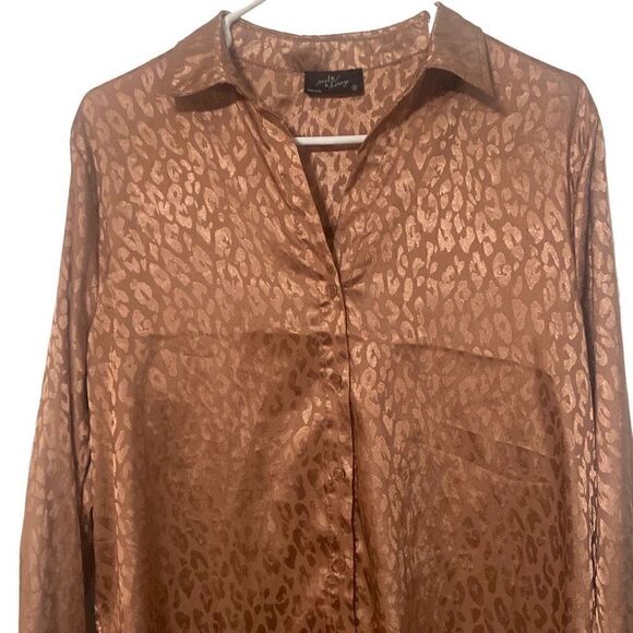 Milk & Honey Brown Taupe Shiny Leopard Print Button Down Collared Long Sleeve M - Picture 3 of 7